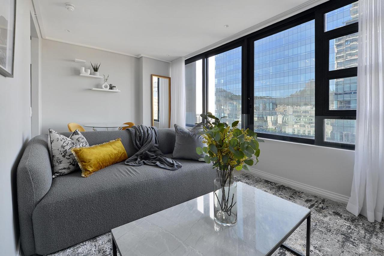 Safiya - Designer Apartment, Stunning Views * Cape Town